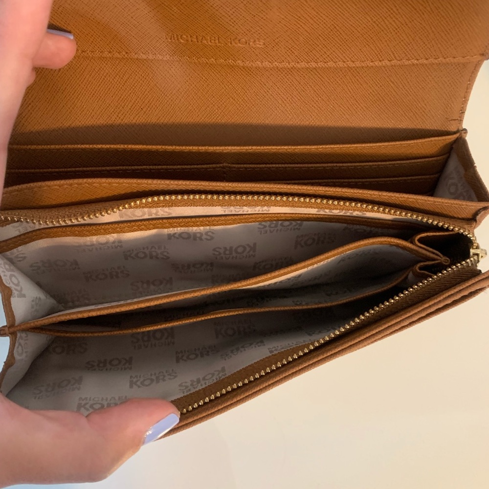 Michael Kors Wallet - Picture 6 of 8